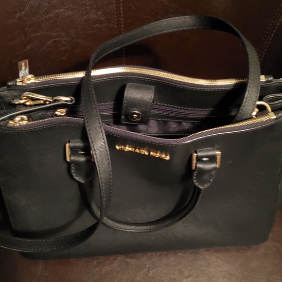 MK- Saffiano Leather Large Jet Set Double Zip Tote - Picture 3 of 15